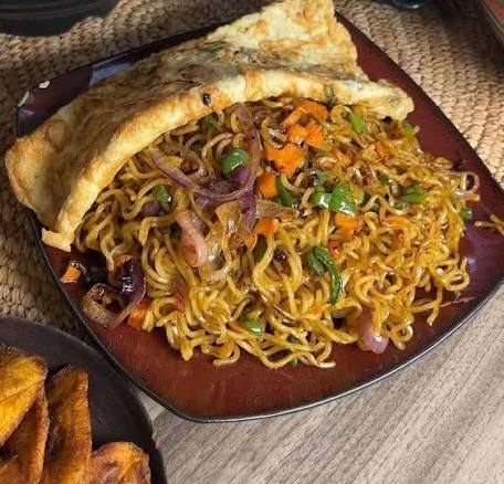 Noodles & Fried Egg with Bread